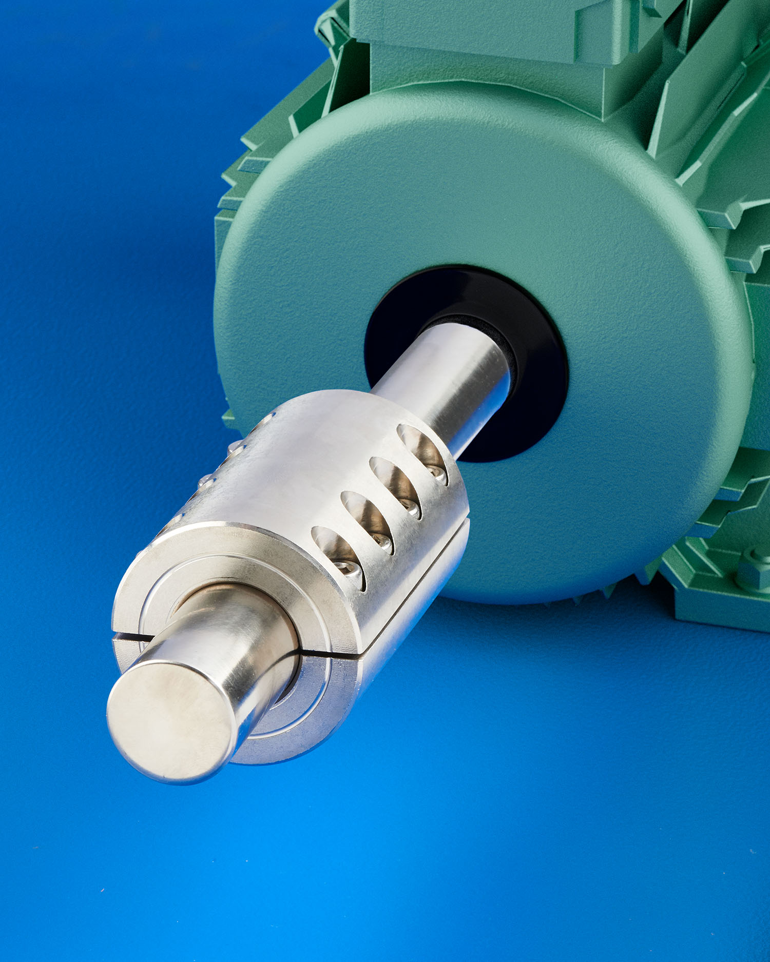 Rigid shaft couplings for attaching unsupported shafts